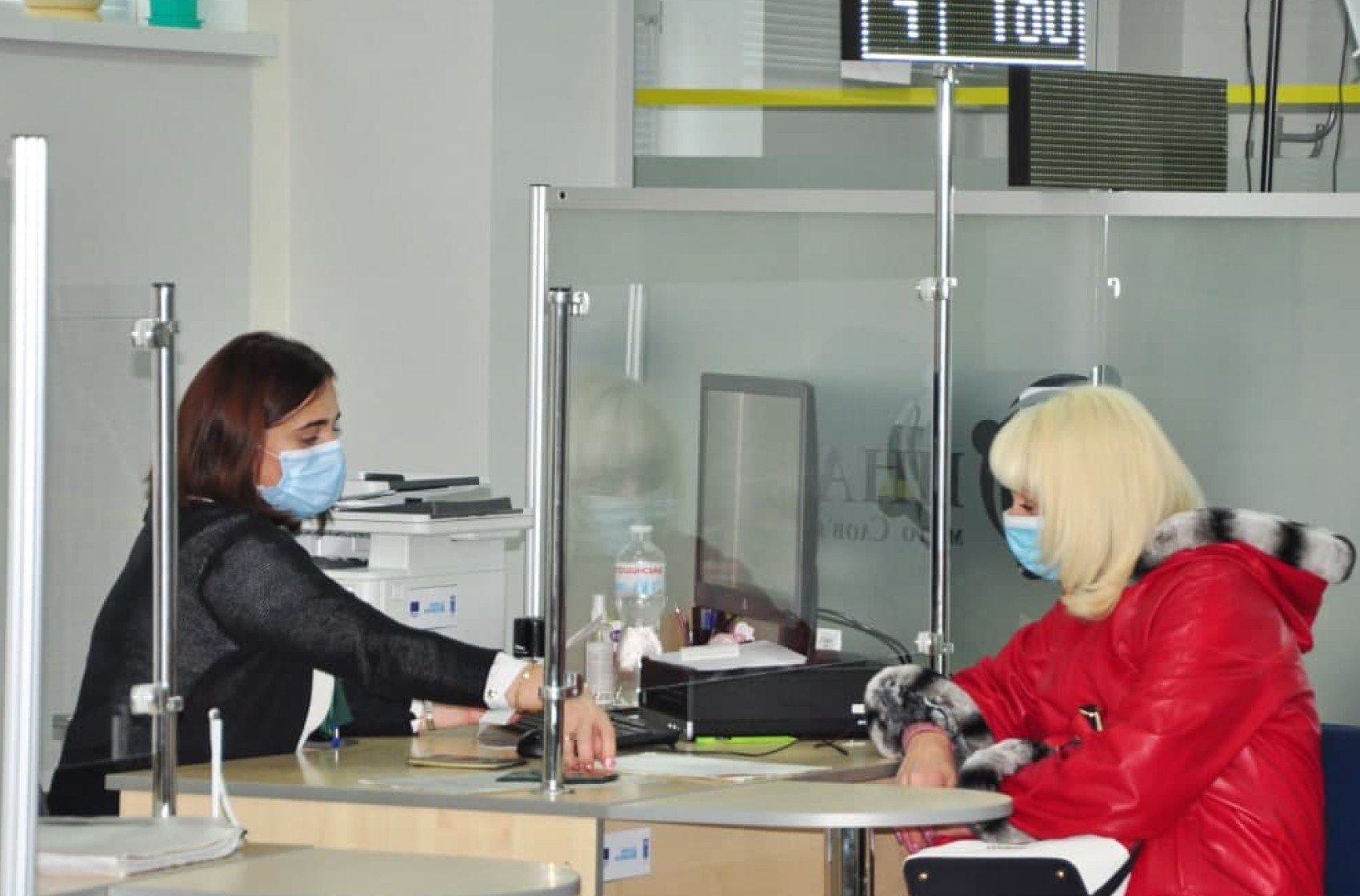 Як українці отримують держпослуги на Сході України: Мінцифра відвідала  місцеві ЦНАПи | Міністерство цифрової трансформації